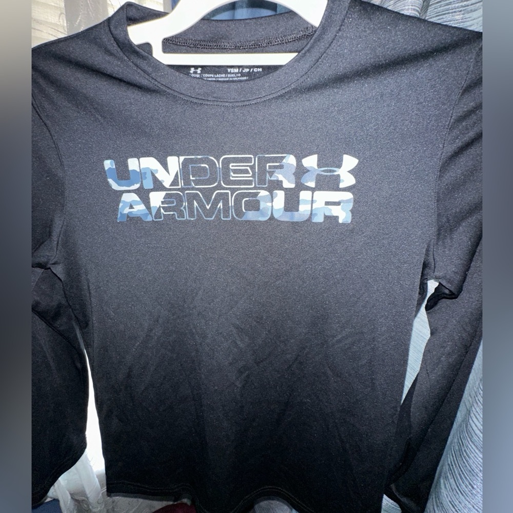 Under Armour - Heat-Gear - Long Sleeve T-Shirt - Kids Size Small